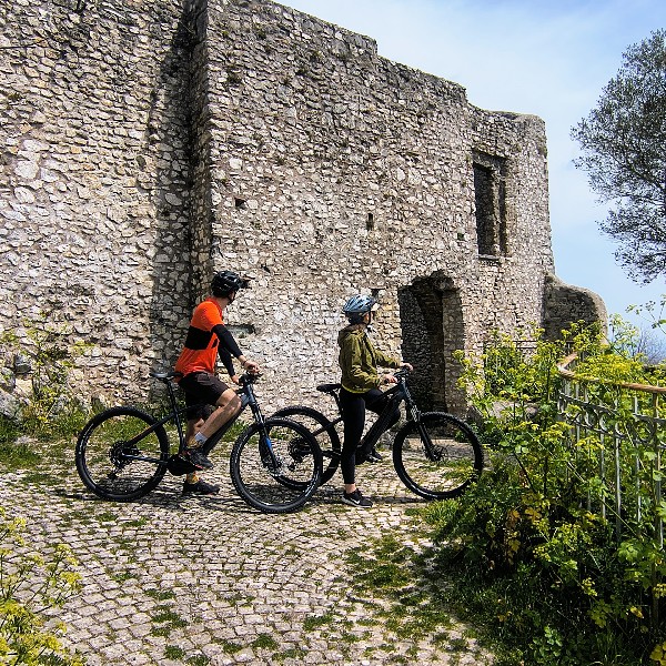 https://www.borghiebike.it/immagini_pagine/11/la-valle-delle-cannucceta-11-51-600.jpg